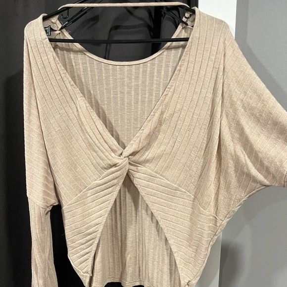 Forever 21 Tops - Twist back top